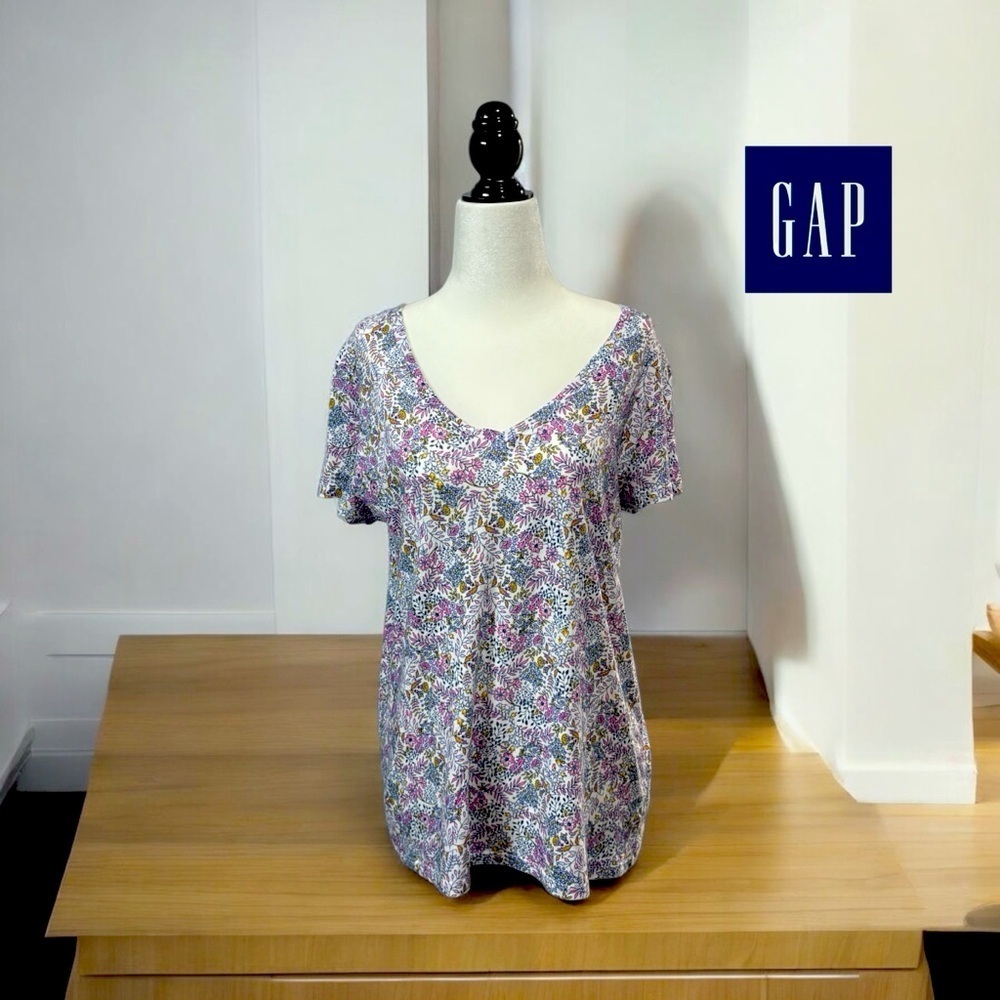 NWOT, Vibrant Multicolor GAP T-Shirt, Large